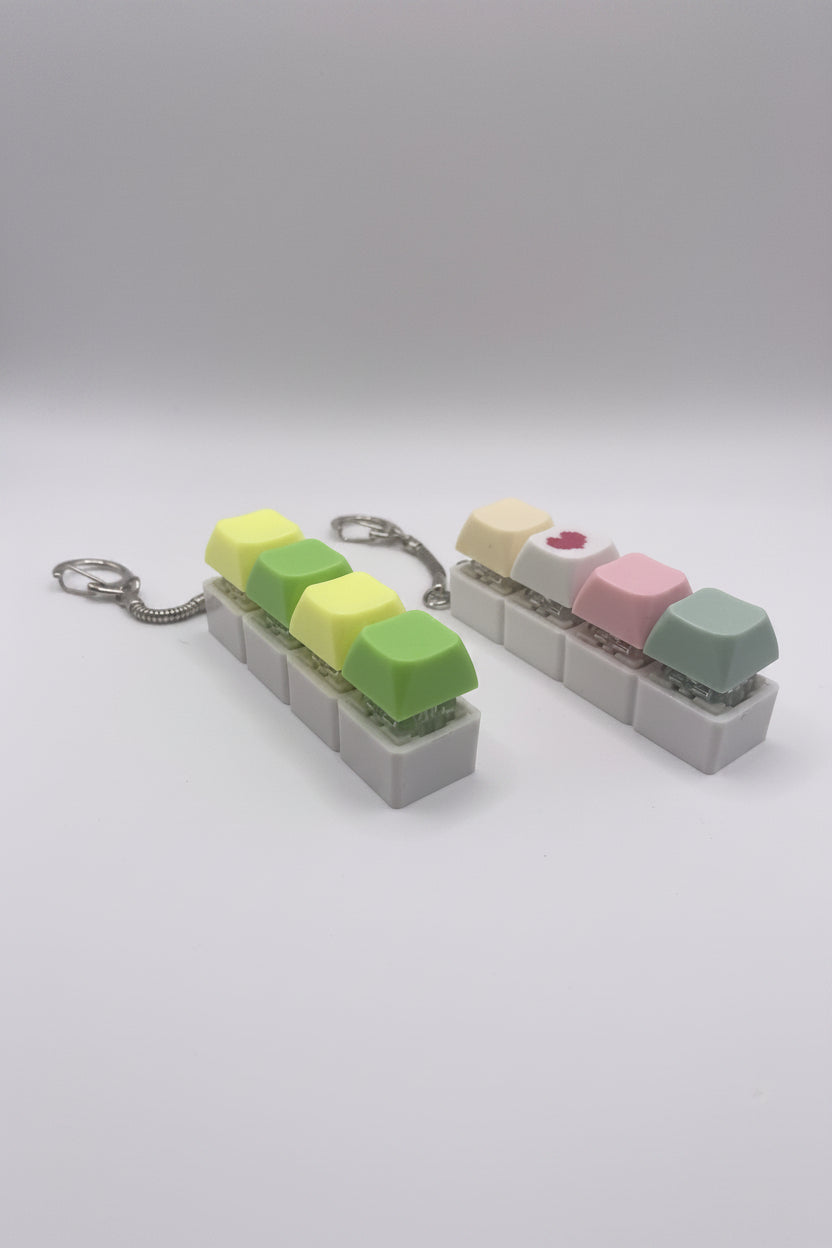 Mini Mechanical Keyboard Keychain – Light-Up Fidget Toy